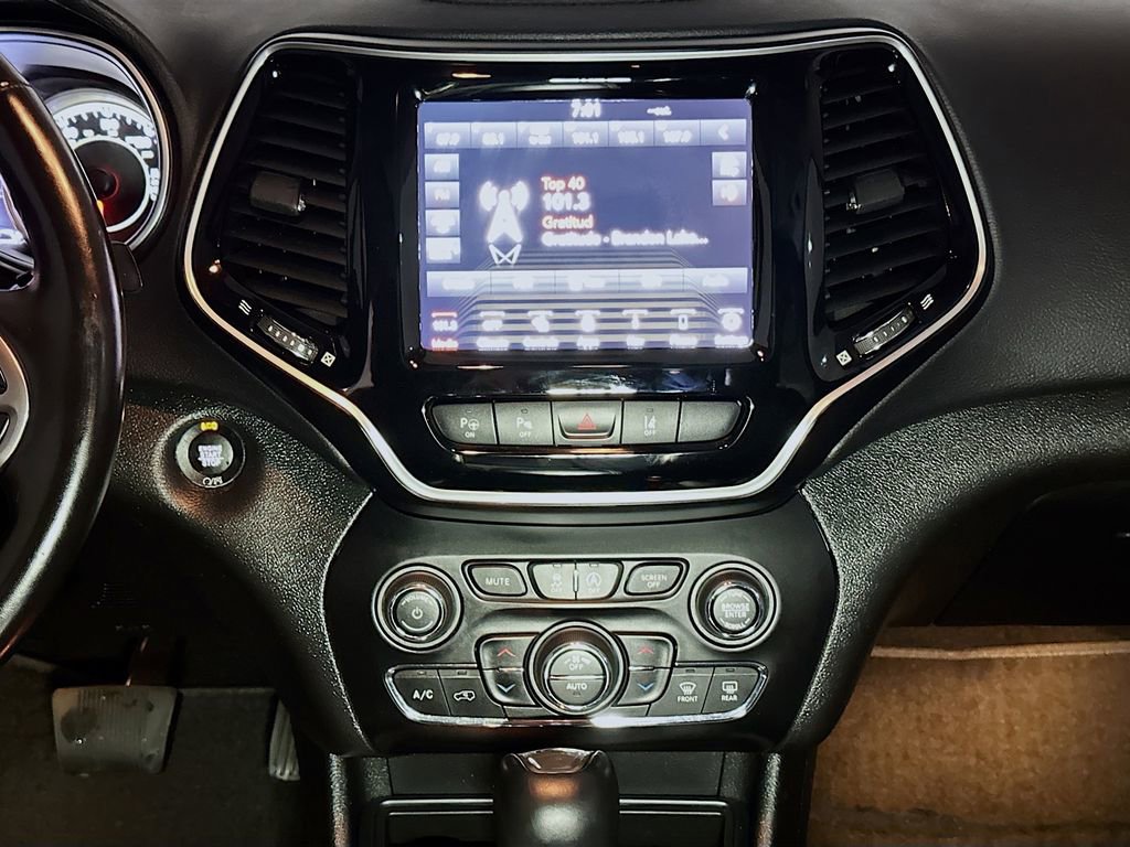 Certified 2021 Jeep Cherokee Limited w/ Elite Package AWD/4WD image 11