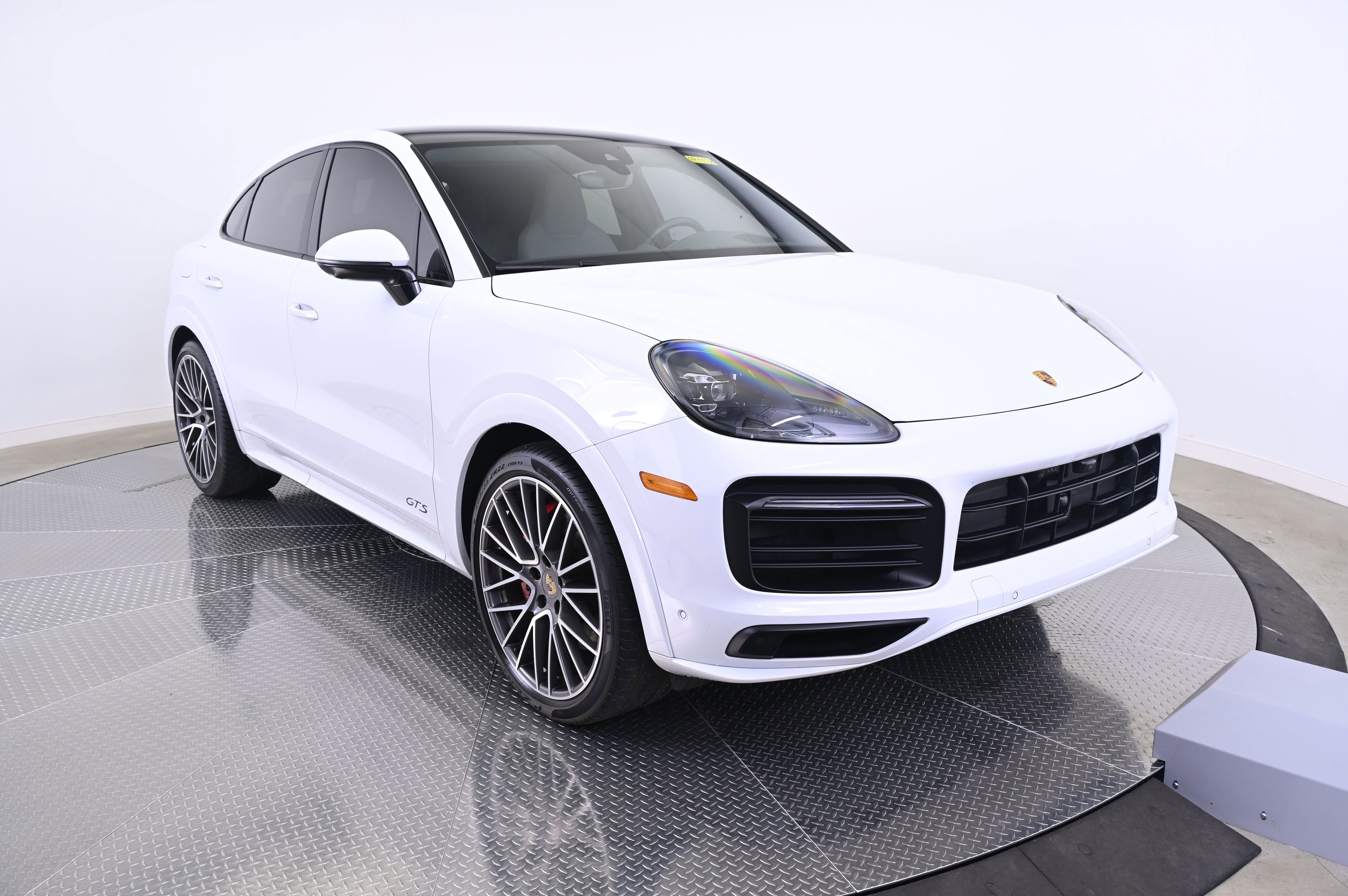 Used 2022 Porsche Cayenne GTS image 9