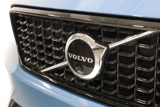 Used 2025 Volvo XC40 B5 Plus AWD/4WD image 10