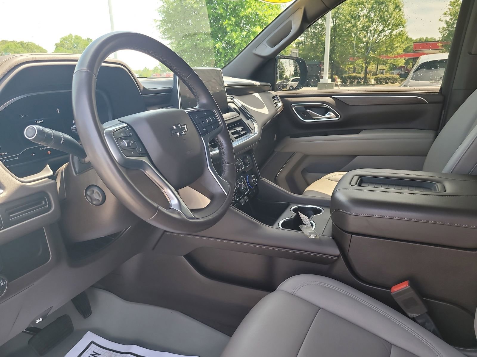 Used 2023 Chevrolet Tahoe Z71 w/ Luxury Package AWD/4WD image 10