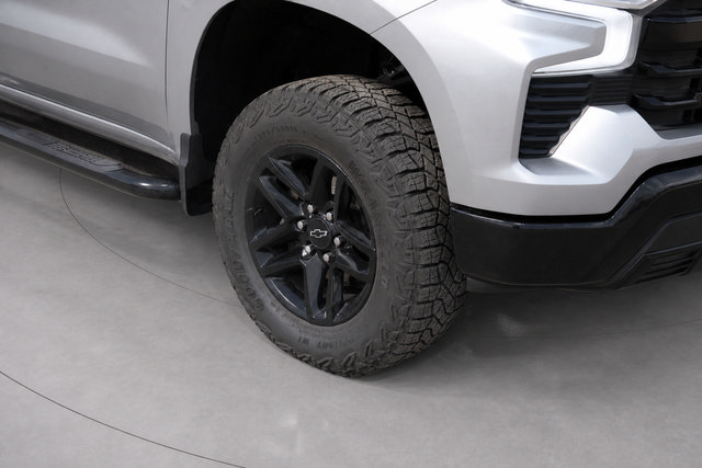 Used 2025 Chevrolet Silverado 1500 LT Trail Boss w/ Convenience Package II AWD/4WD image 9