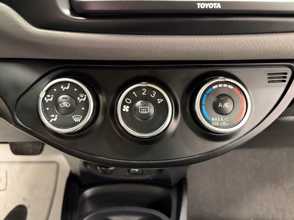 Used 2017 Toyota Yaris L image 15