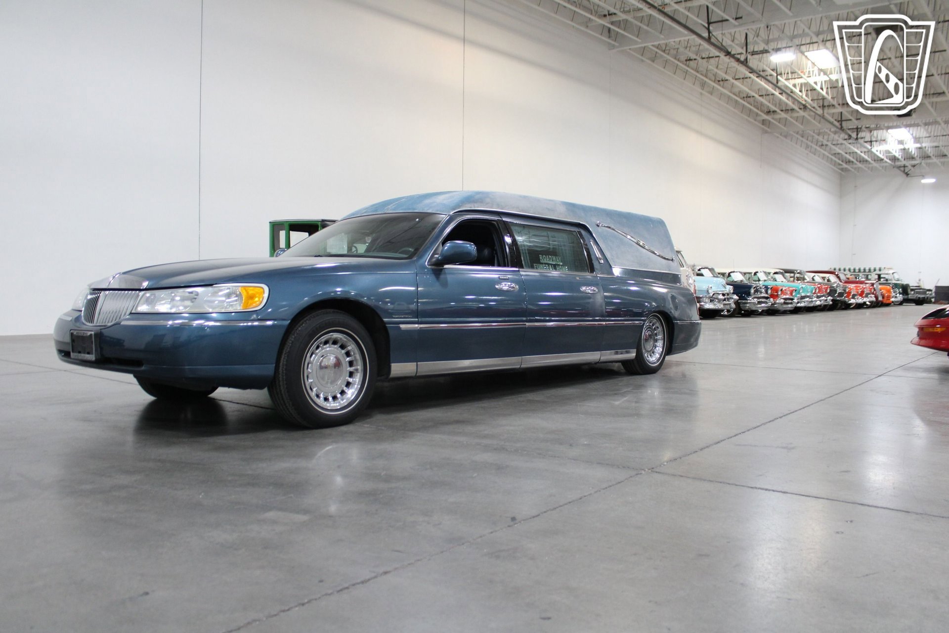 Used 2001 Lincoln Town Car Executive RWD image 3