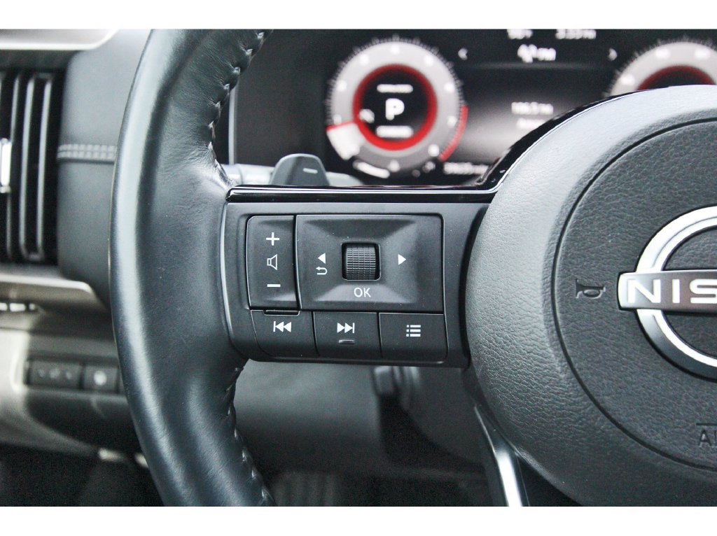 Used 2023 Nissan Pathfinder Platinum w/ Lighting Package (N93) FWD image 19