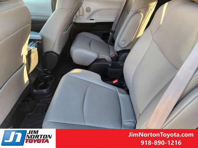 Used 2025 Toyota Sienna XLE image 33