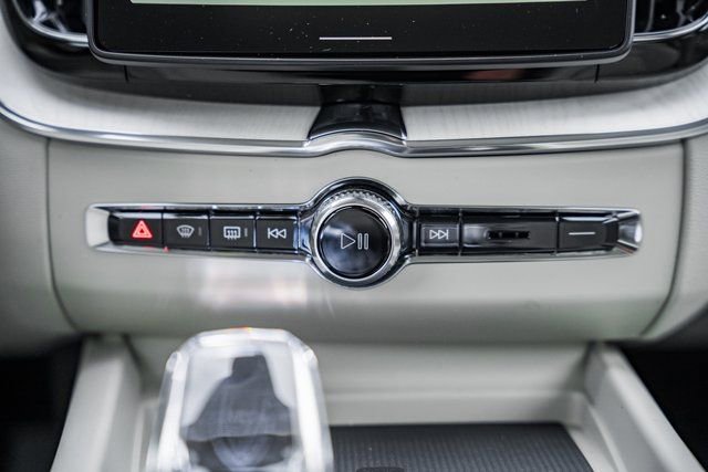 New 2026 Volvo XC60 B5 Ultra w/ Protection Package Premier image 22