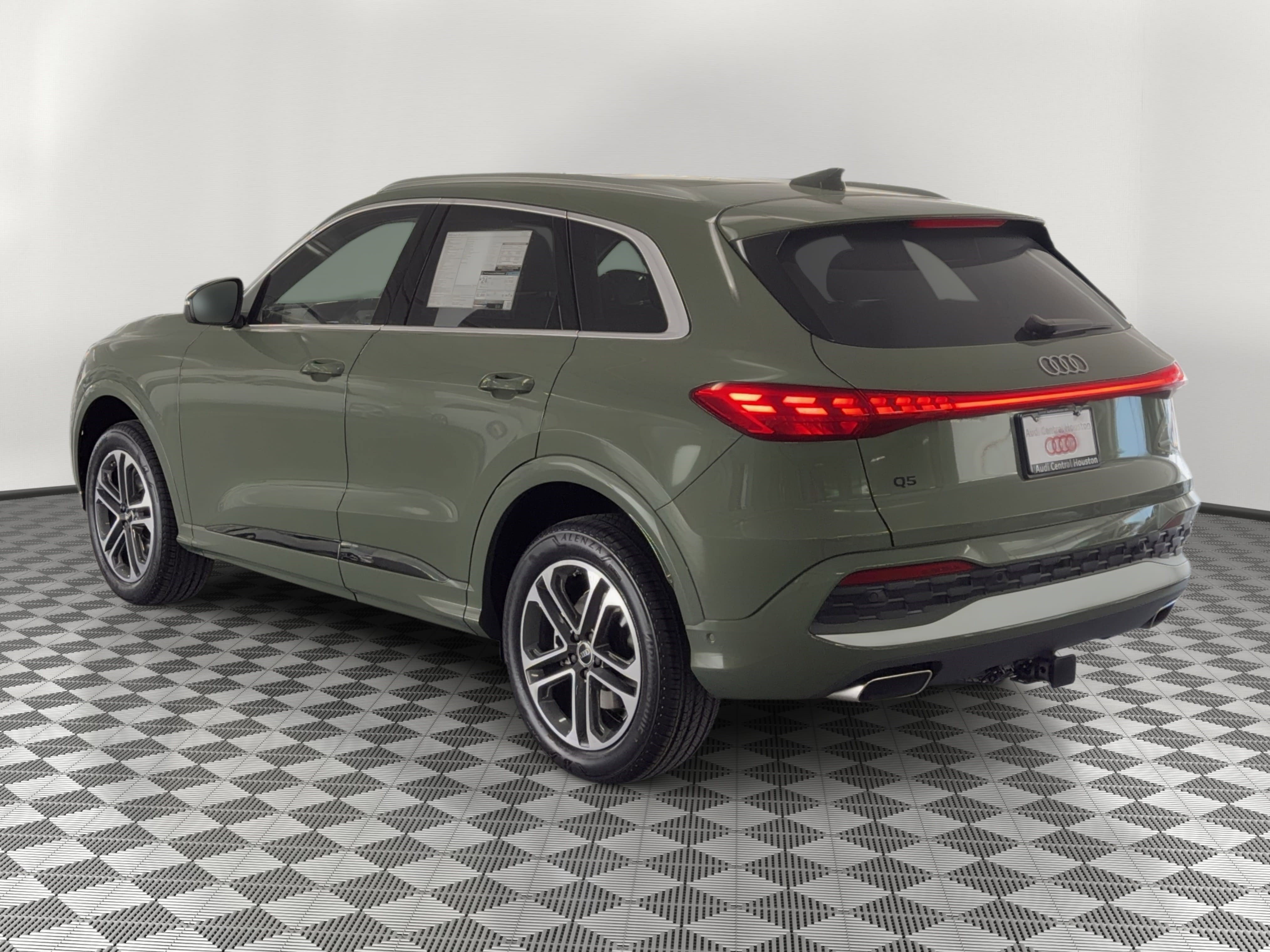 New 2026 Audi Q5 Premium image 3