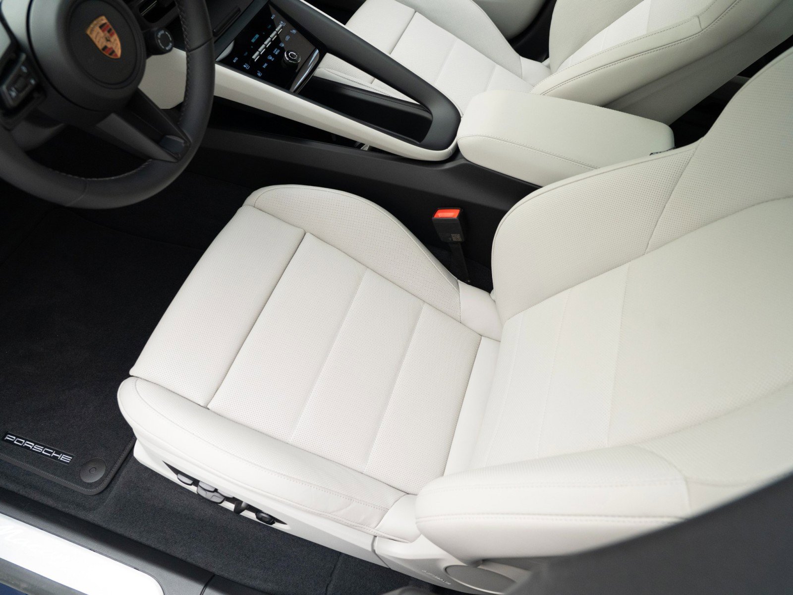 New 2026 Porsche Macan Electric RWD image 17