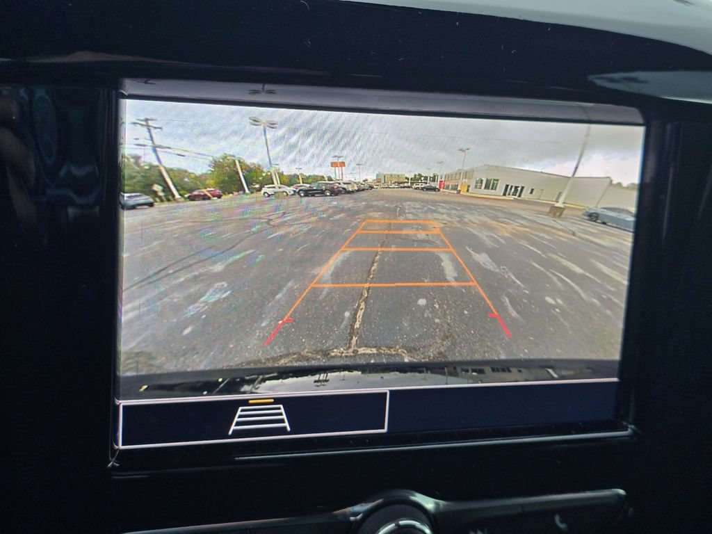 Used 2023 Chevrolet Traverse LT FWD image 18