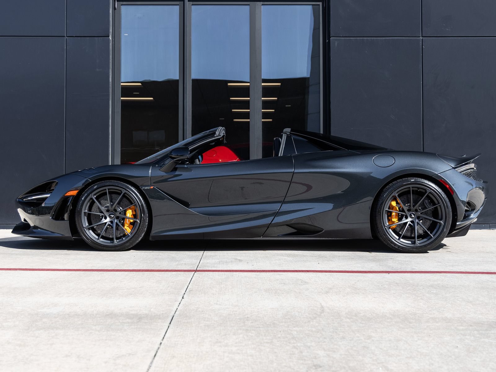 Used 2024 McLaren 750S Spider RWD image 11