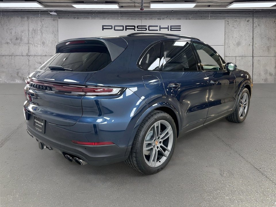 Certified 2026 Porsche Cayenne AWD/4WD image 9