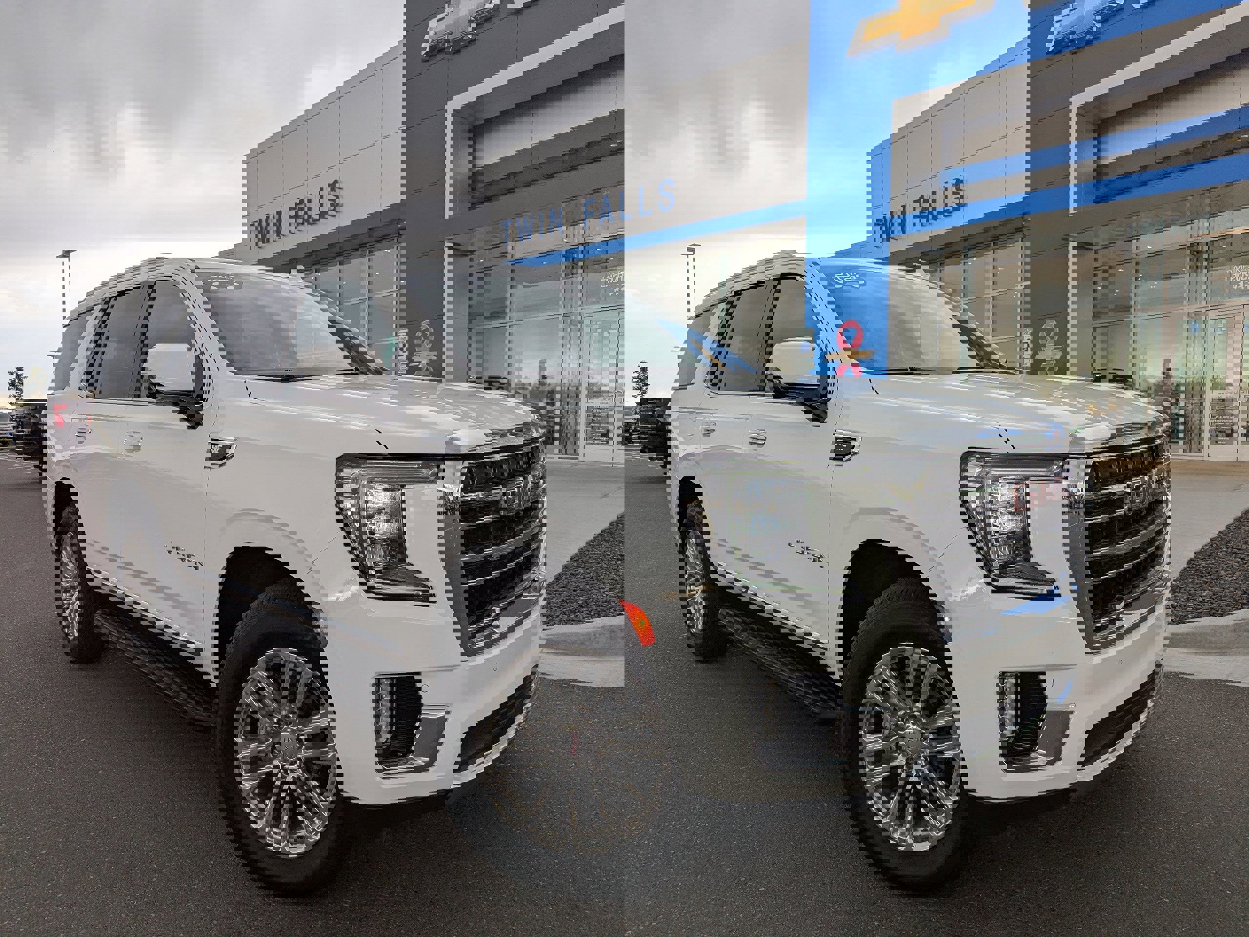 Used 2022 GMC Yukon SLT w/ SLT Luxury Plus Package image 1