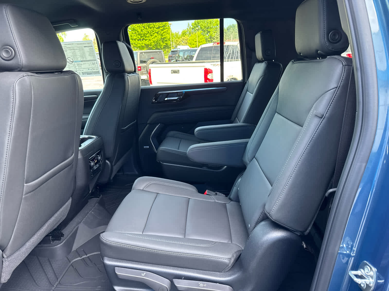 New 2026 Chevrolet Suburban LT w/ Comfort Package AWD/4WD image 21