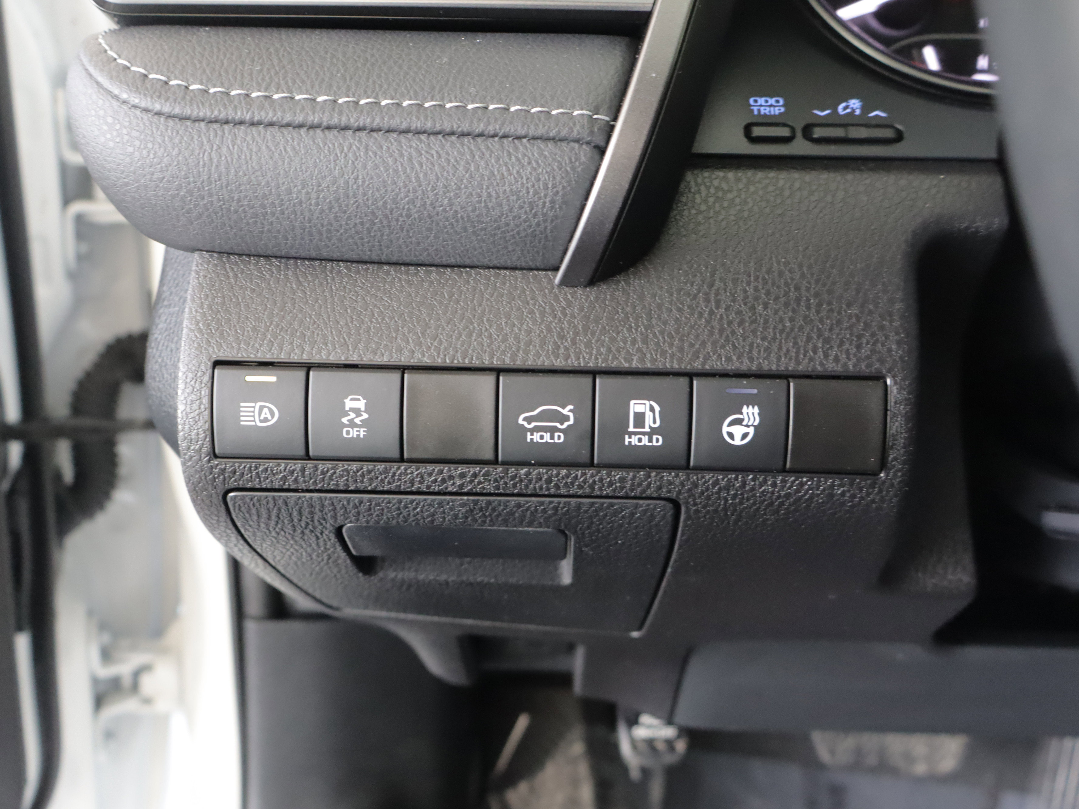 Used 2024 Toyota Camry SE w/ Cold Weather Package FWD image 18