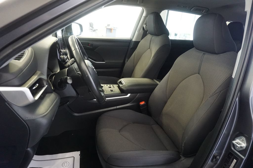 Certified 2024 Toyota Highlander LE FWD image 18