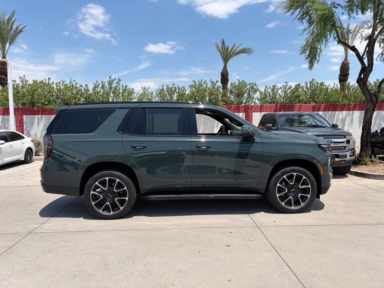Used 2025 Chevrolet Tahoe RST w/ Comfort Package AWD/4WD image 3