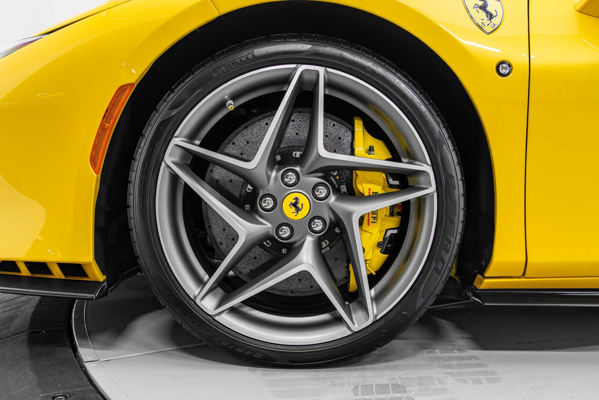 Certified 2022 Ferrari F8 Tributo RWD image 14