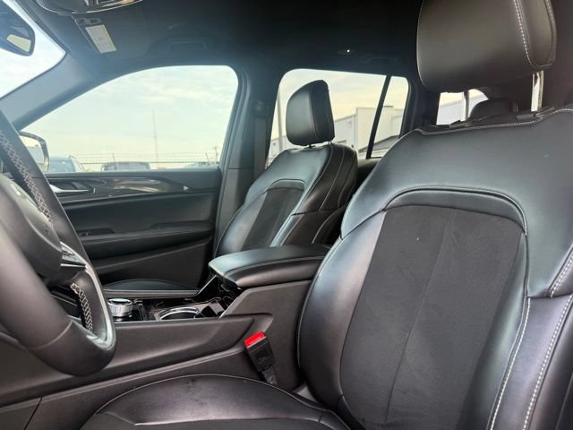 Used 2023 Jeep Grand Cherokee Altitude AWD/4WD image 8