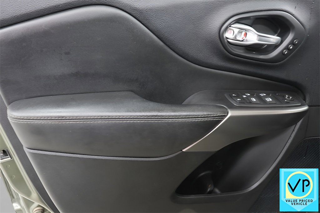 Used 2020 Jeep Cherokee Limited image 22