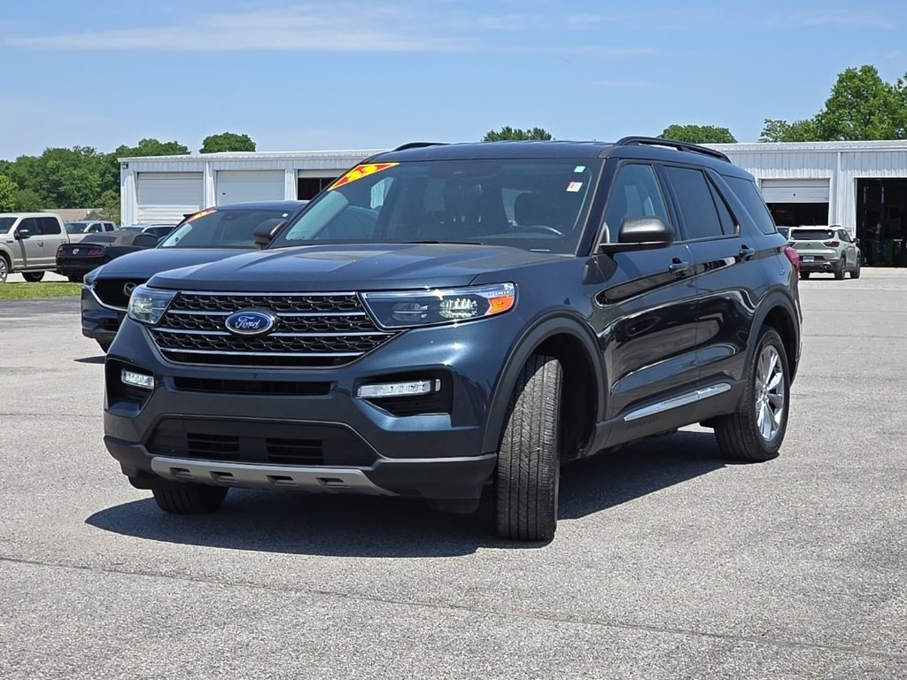 Used 2023 Ford Explorer XLT w/ Equipment Group 202A image 3