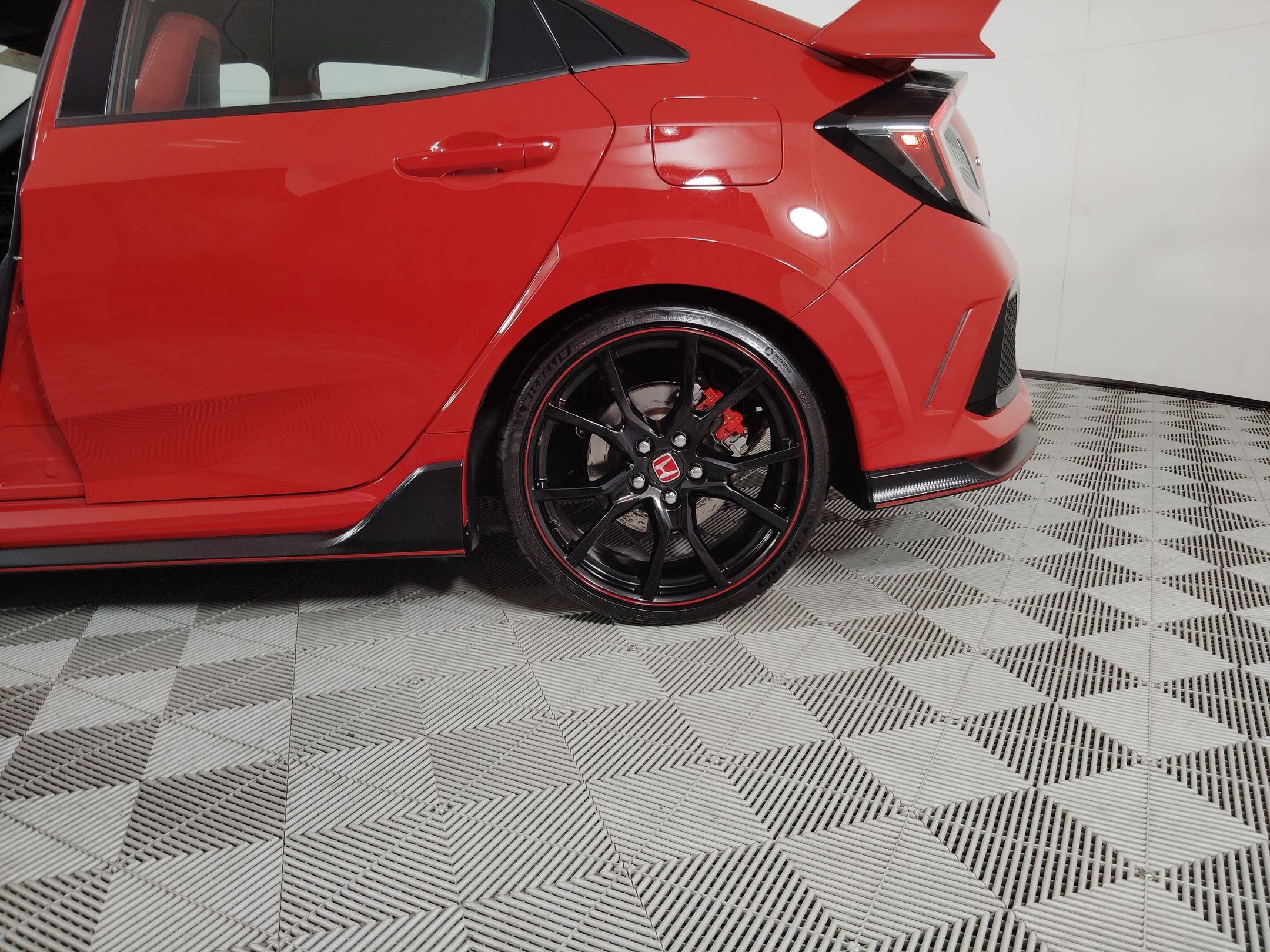 Certified 2018 Honda Civic Type R image 26