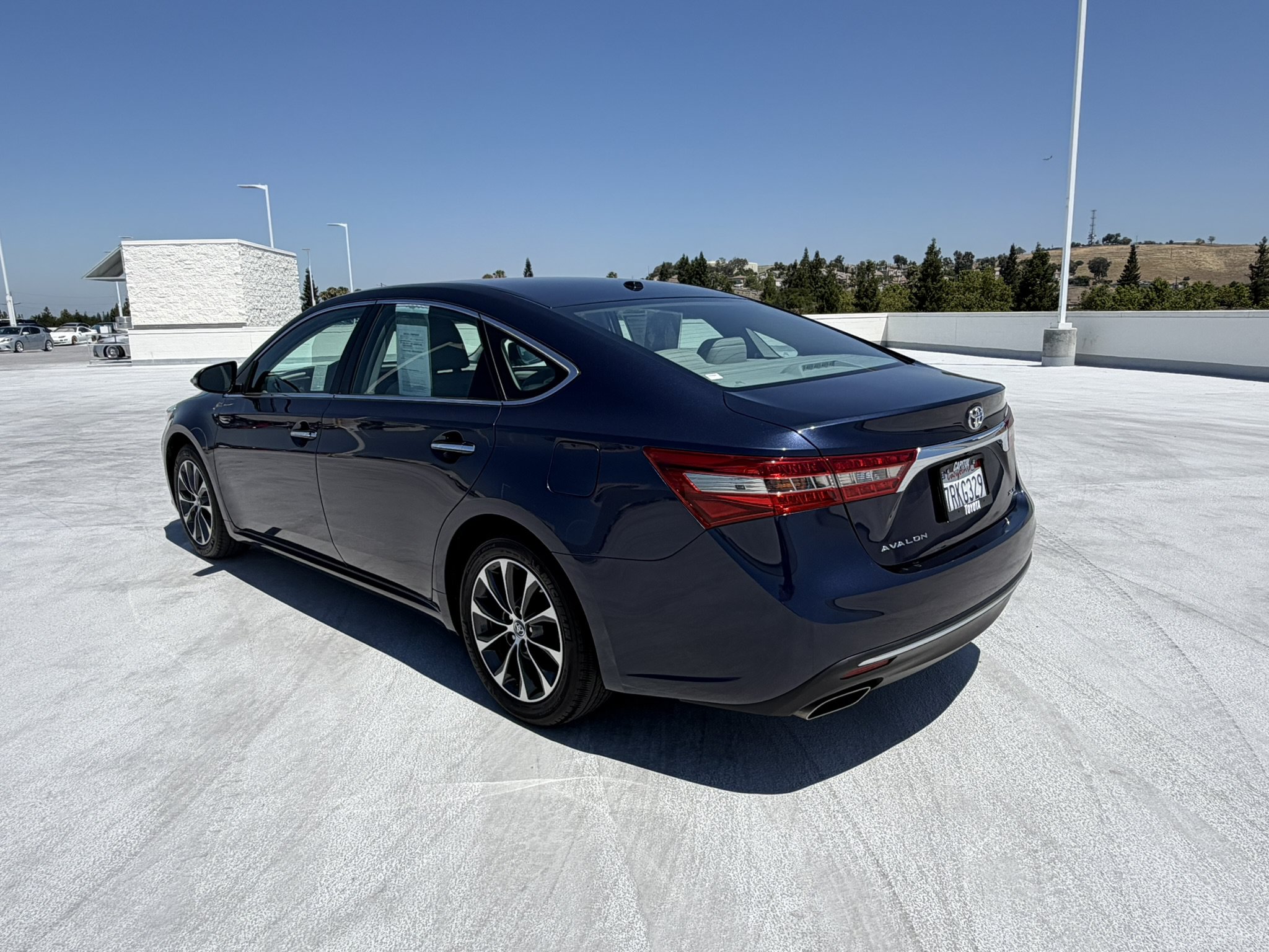 Used 2016 Toyota Avalon XLE Premium FWD image 5