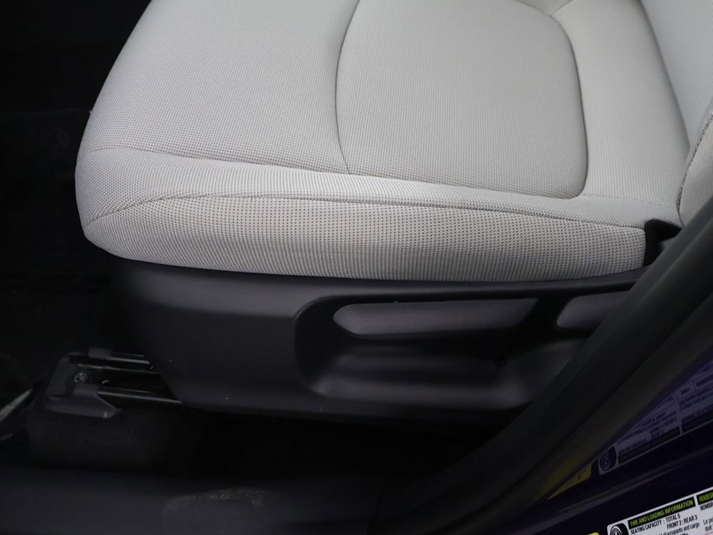 Used 2023 Toyota Corolla Cross LE image 28