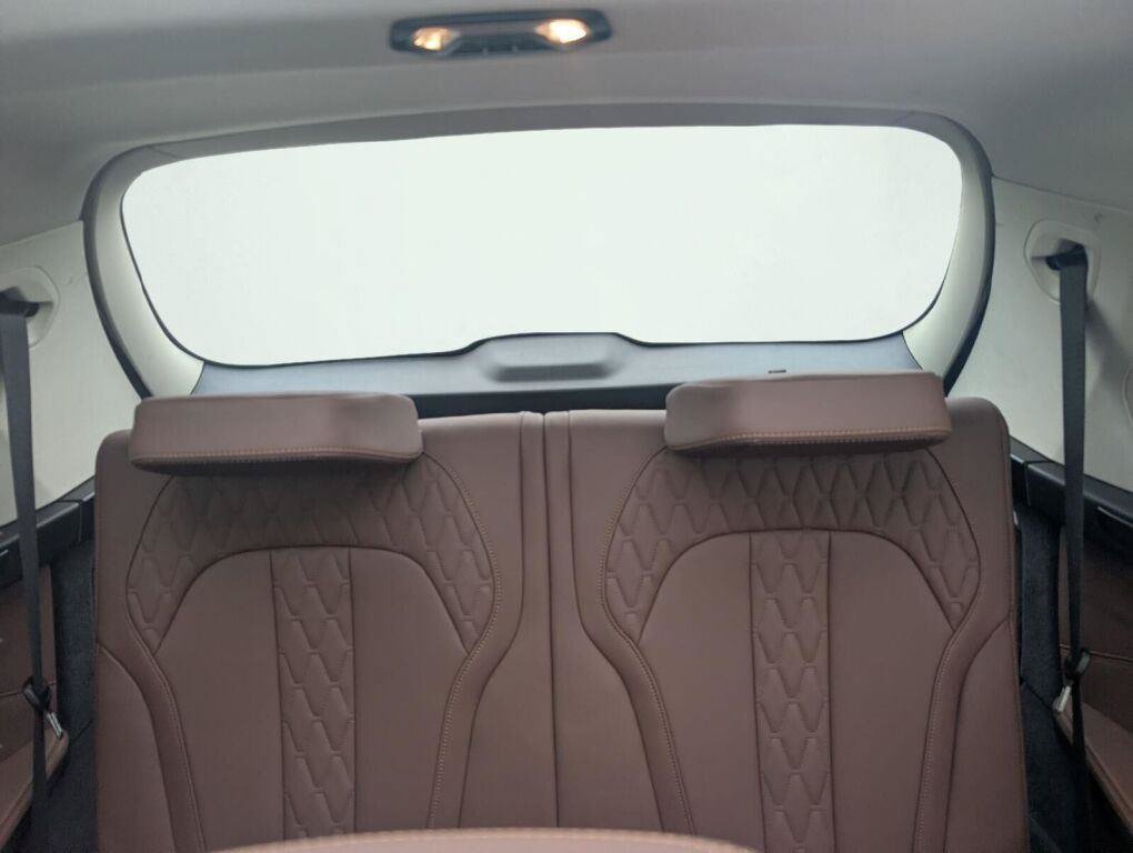 Used 2025 BMW X7 xDrive40i AWD/4WD image 32