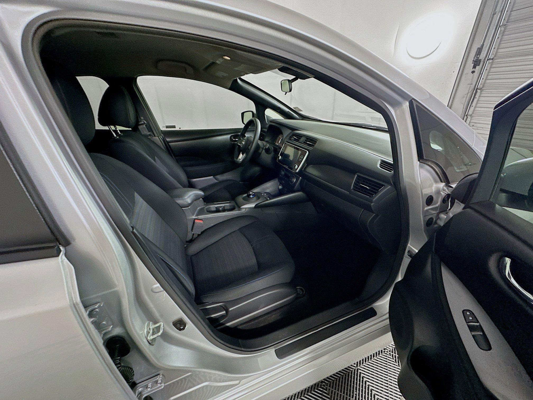 Used 2024 Nissan Leaf S FWD image 29