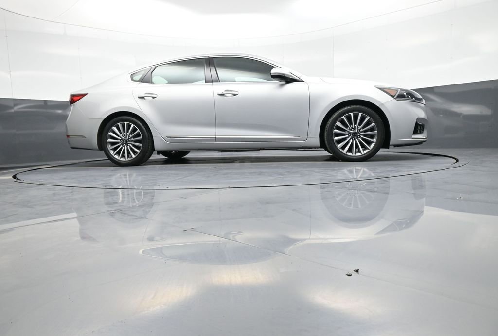 Certified 2017 Kia Cadenza Technology FWD image 28