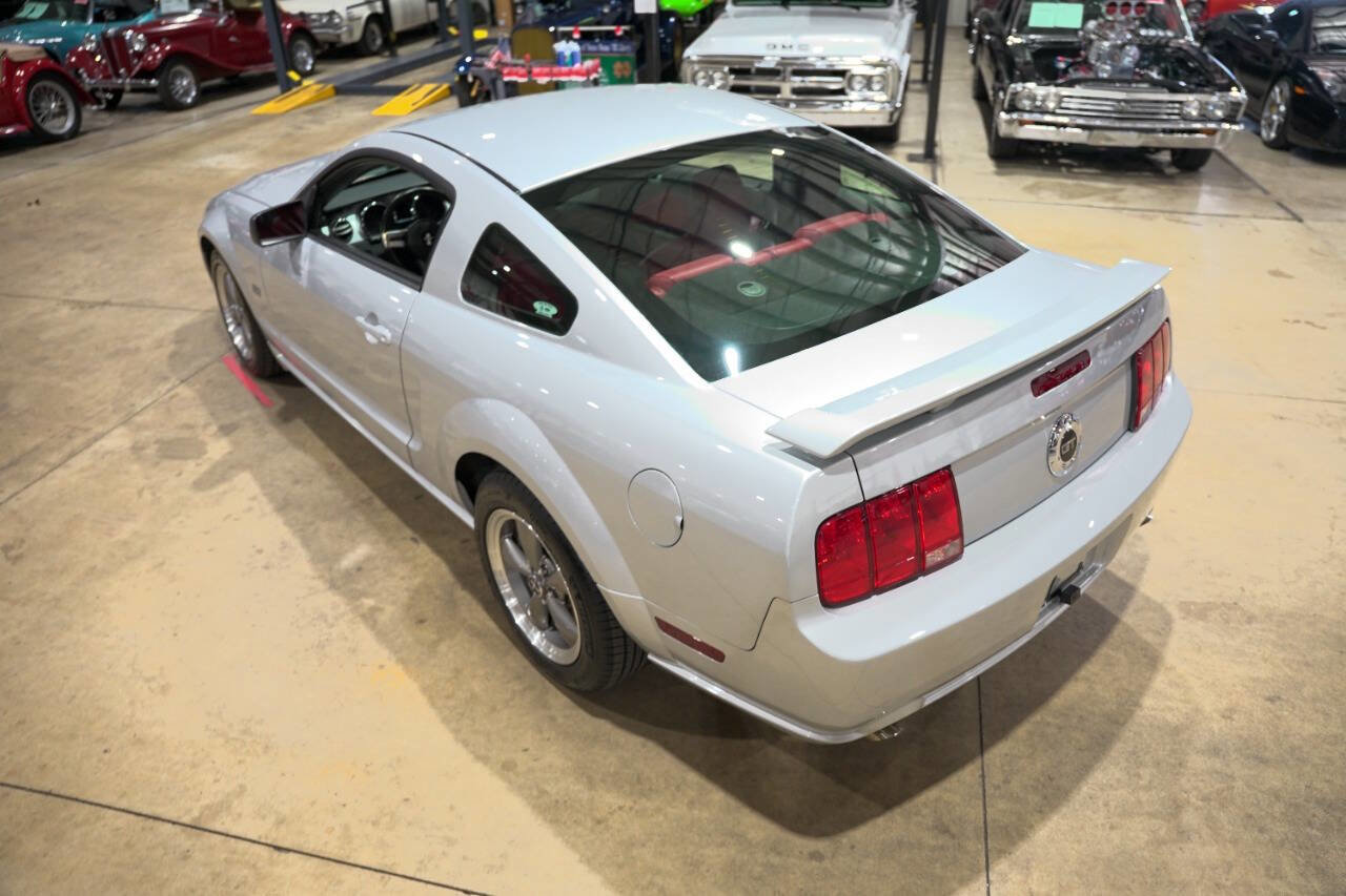 Used 2005 Ford Mustang GT Premium image 16