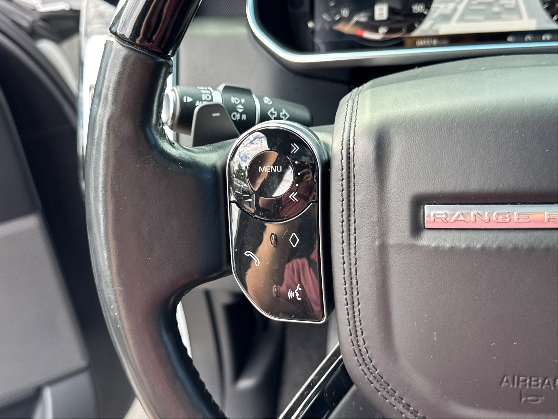 Used 2018 Land Rover Range Rover HSE image 32