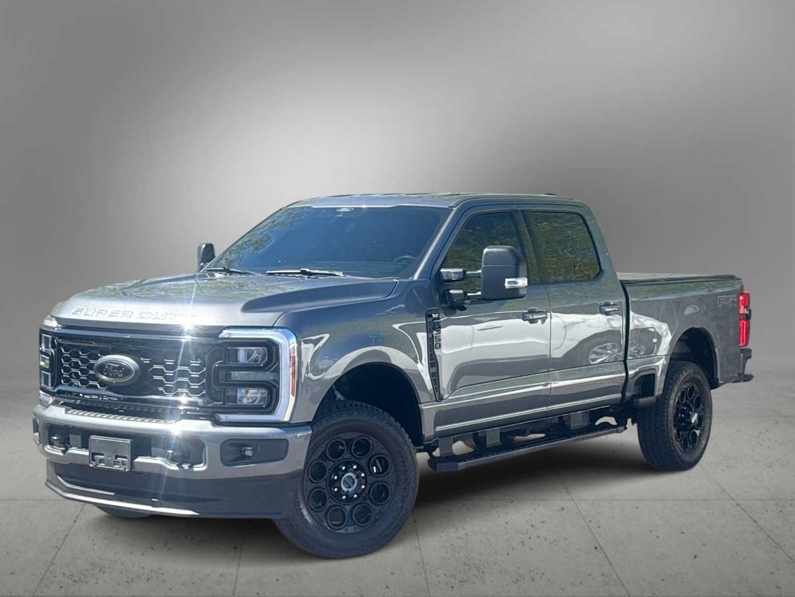 Used 2025 Ford F350 XLT w/ Black Appearance Package AWD/4WD video 1