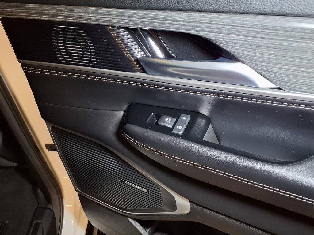 Used 2024 Jeep Wagoneer Series II RWD image 20
