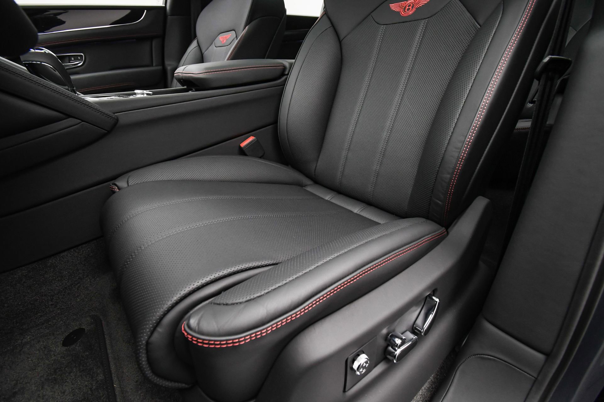 New 2025 Bentley Bentayga AWD/4WD image 48