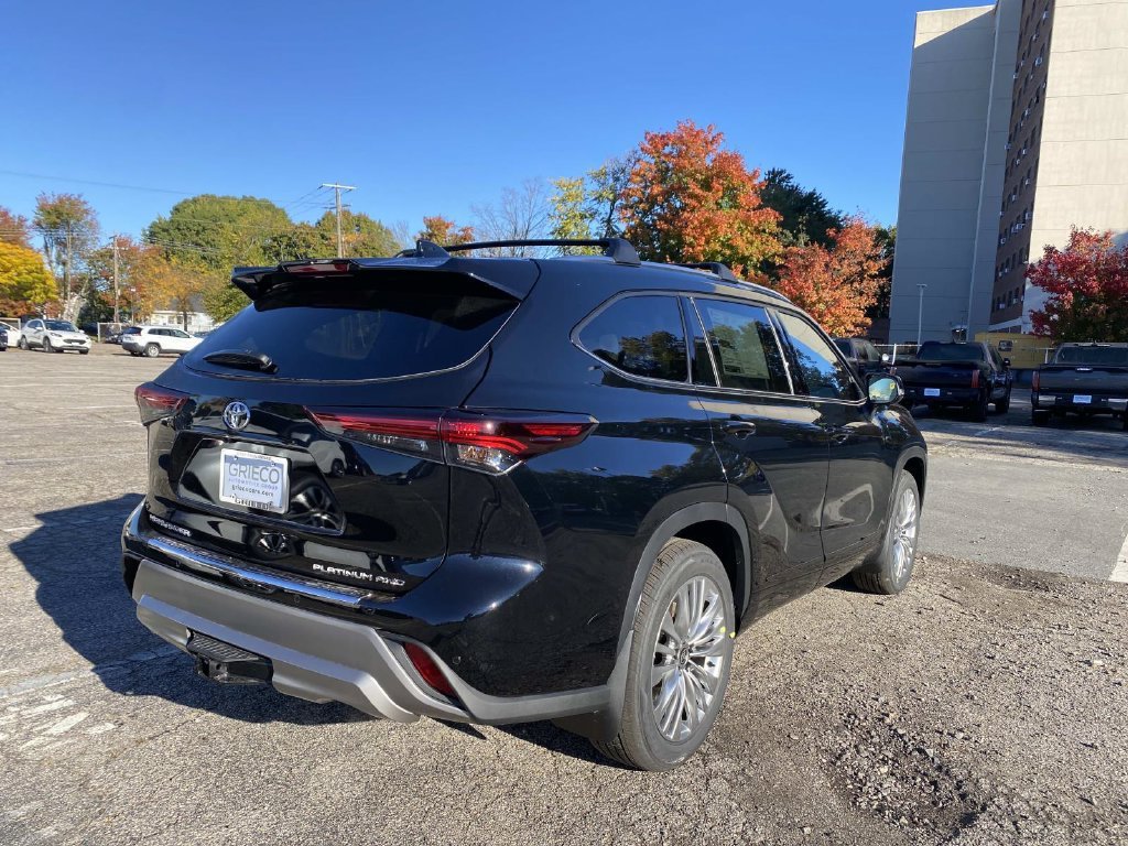 New 2026 Toyota Highlander Platinum AWD/4WD image 3