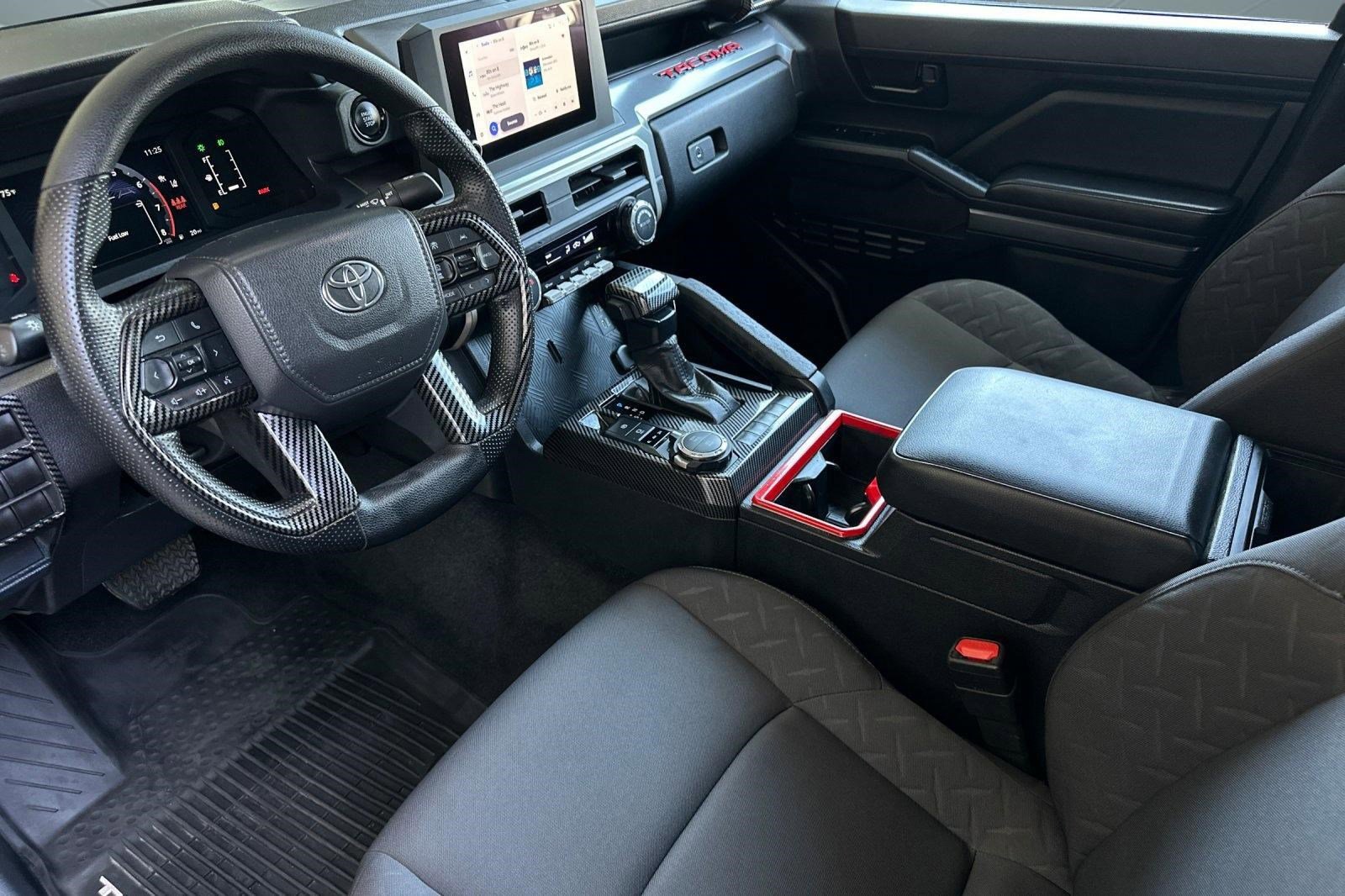 Used 2025 Toyota Tacoma SR5 AWD/4WD image 4