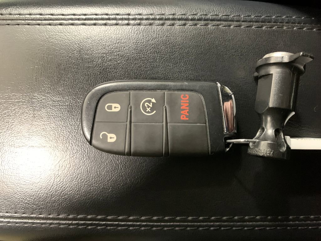 Used 2025 Jeep Compass Limited image 29