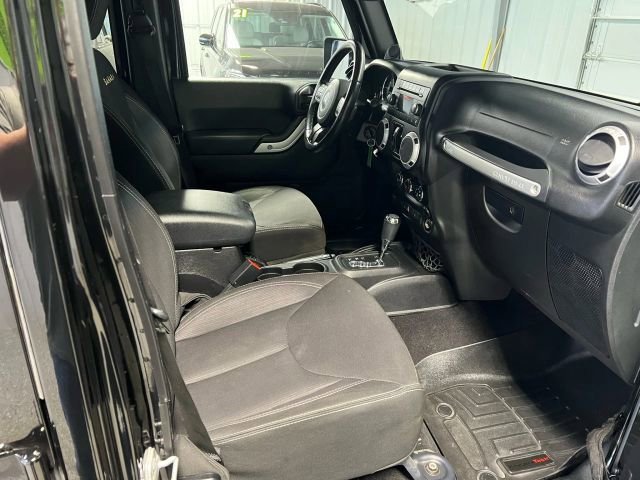 Used 2014 Jeep Wrangler Unlimited Sahara w/ Max Tow Package image 11