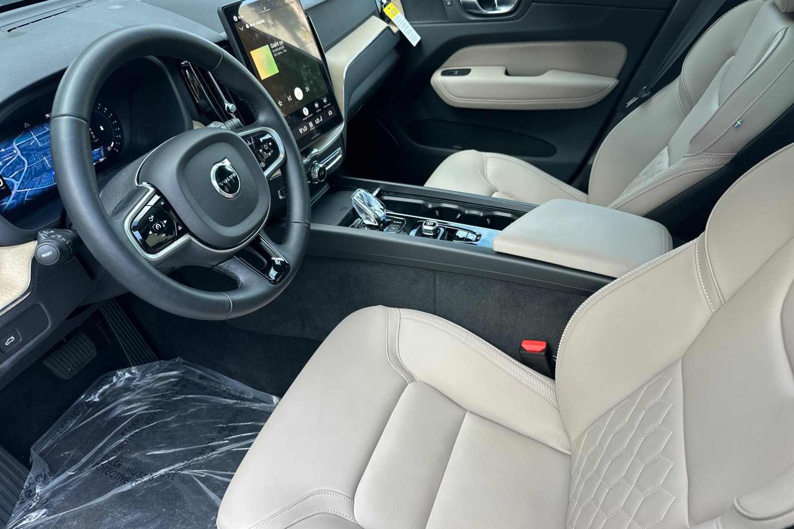 Certified 2026 Volvo XC60 B5 Plus w/ Protection Package Premier AWD/4WD image 11
