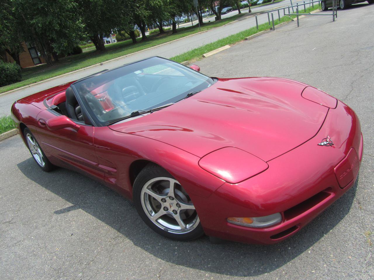 Used 2001 Chevrolet Corvette Convertible w/ Preferred Equipment Group2 RWD image 3