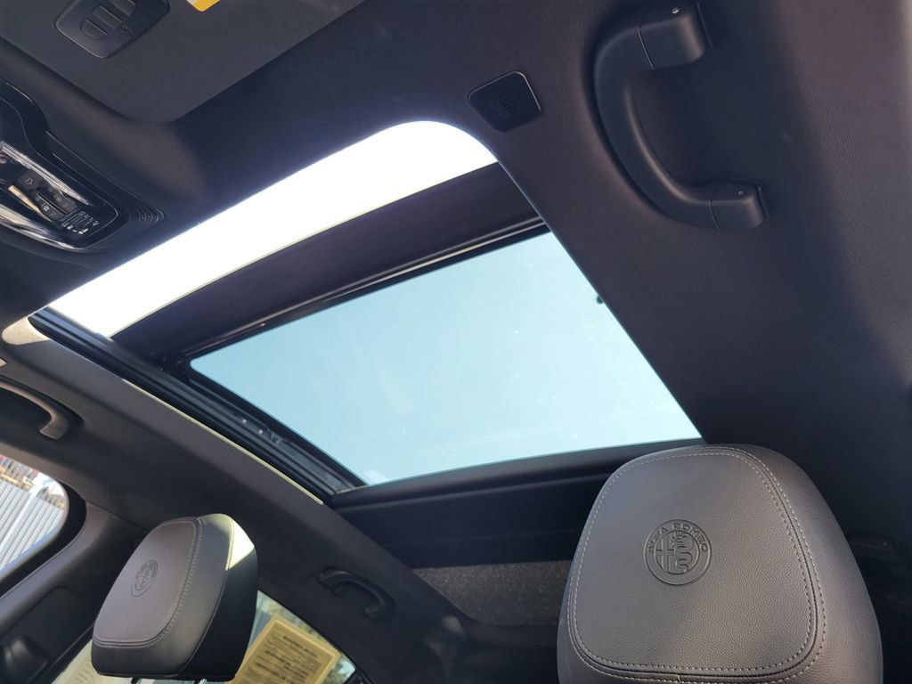 Used 2024 Alfa Romeo Stelvio Sprint image 18