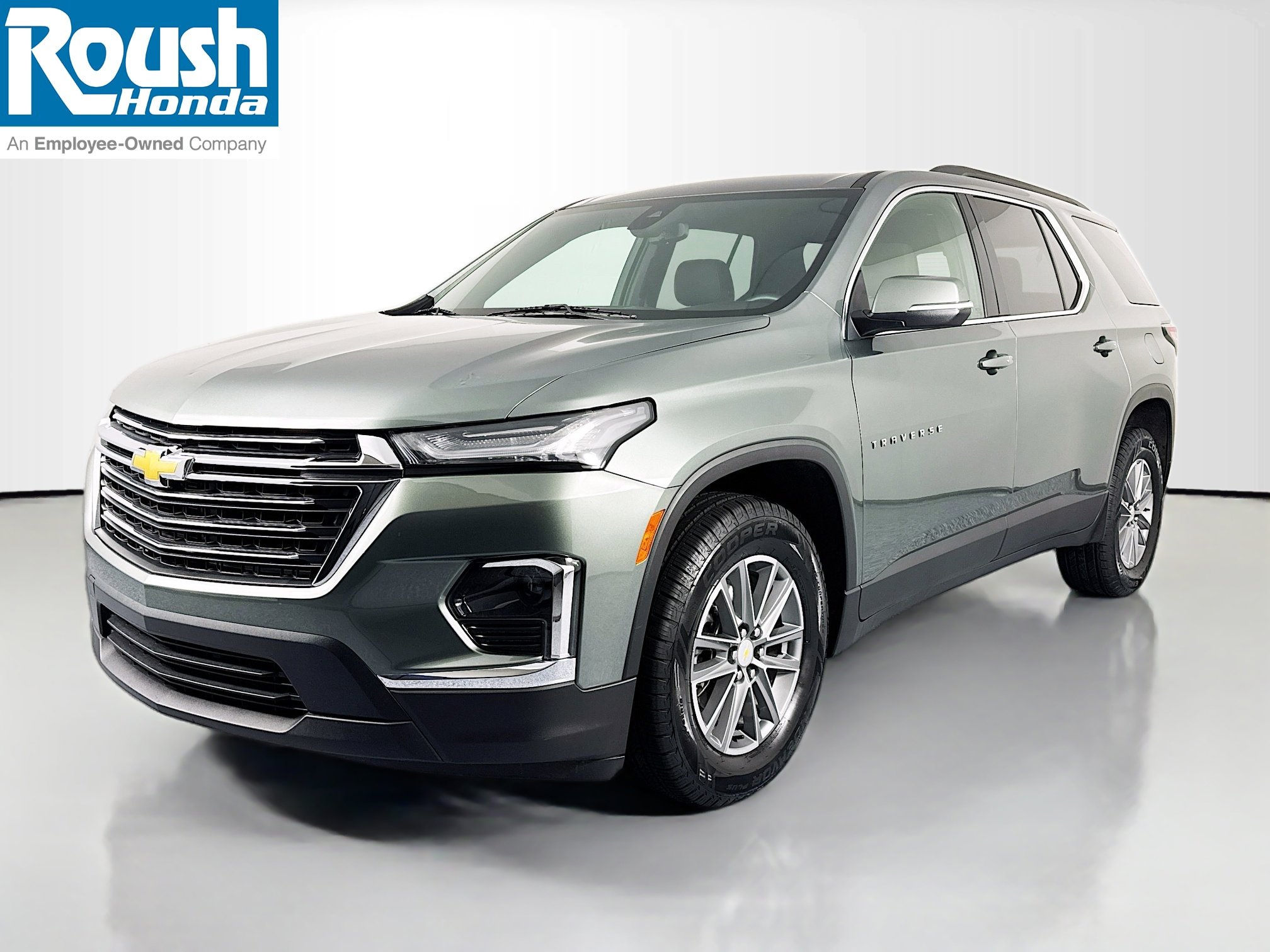 Used 2023 Chevrolet Traverse LT