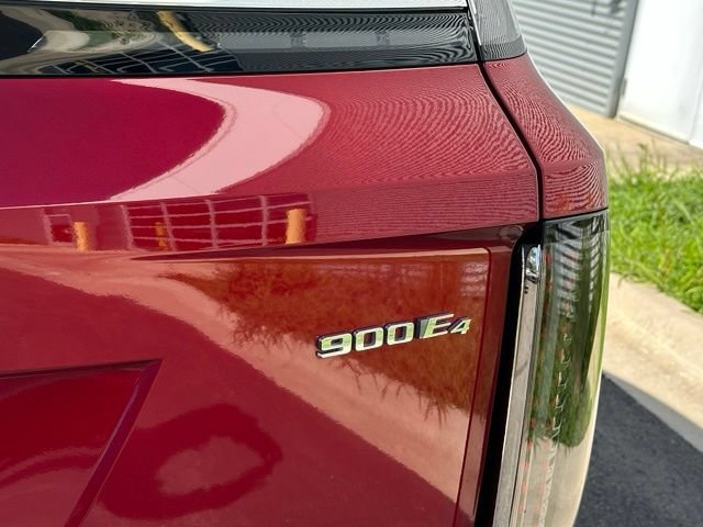 Used 2026 Cadillac Vistiq Luxury w/ LPO, Floor Liner Package AWD/4WD image 14