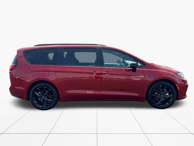 Used 2025 Chrysler Pacifica Limited FWD image 7