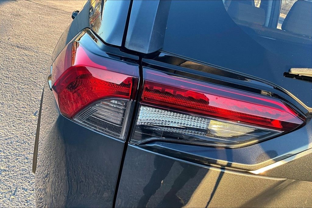 Used 2021 Toyota RAV4 XLE w/ Convenience Package image 23