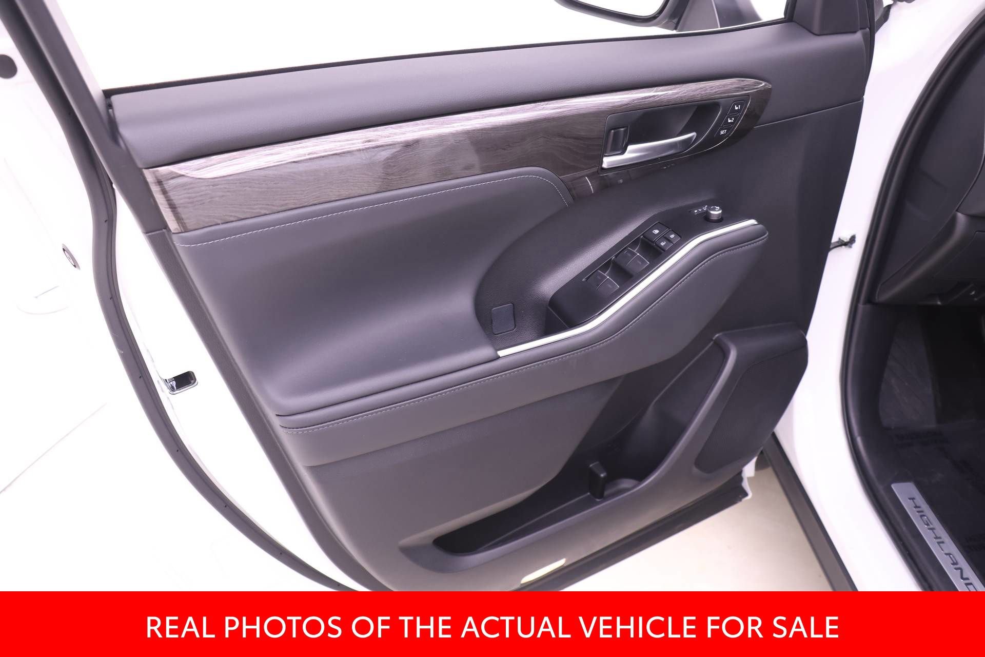 Used 2026 Toyota Highlander Limited image 8