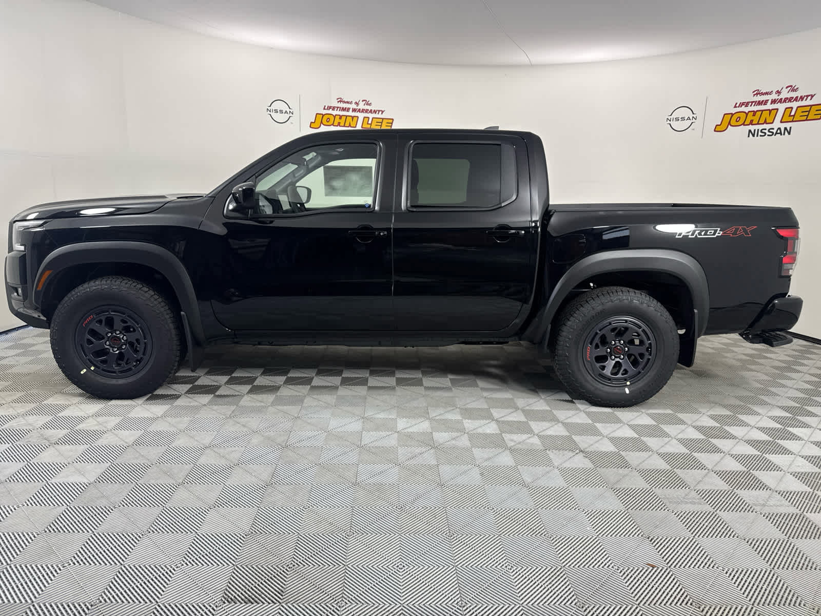 New 2025 Nissan Frontier PRO-4X image 2