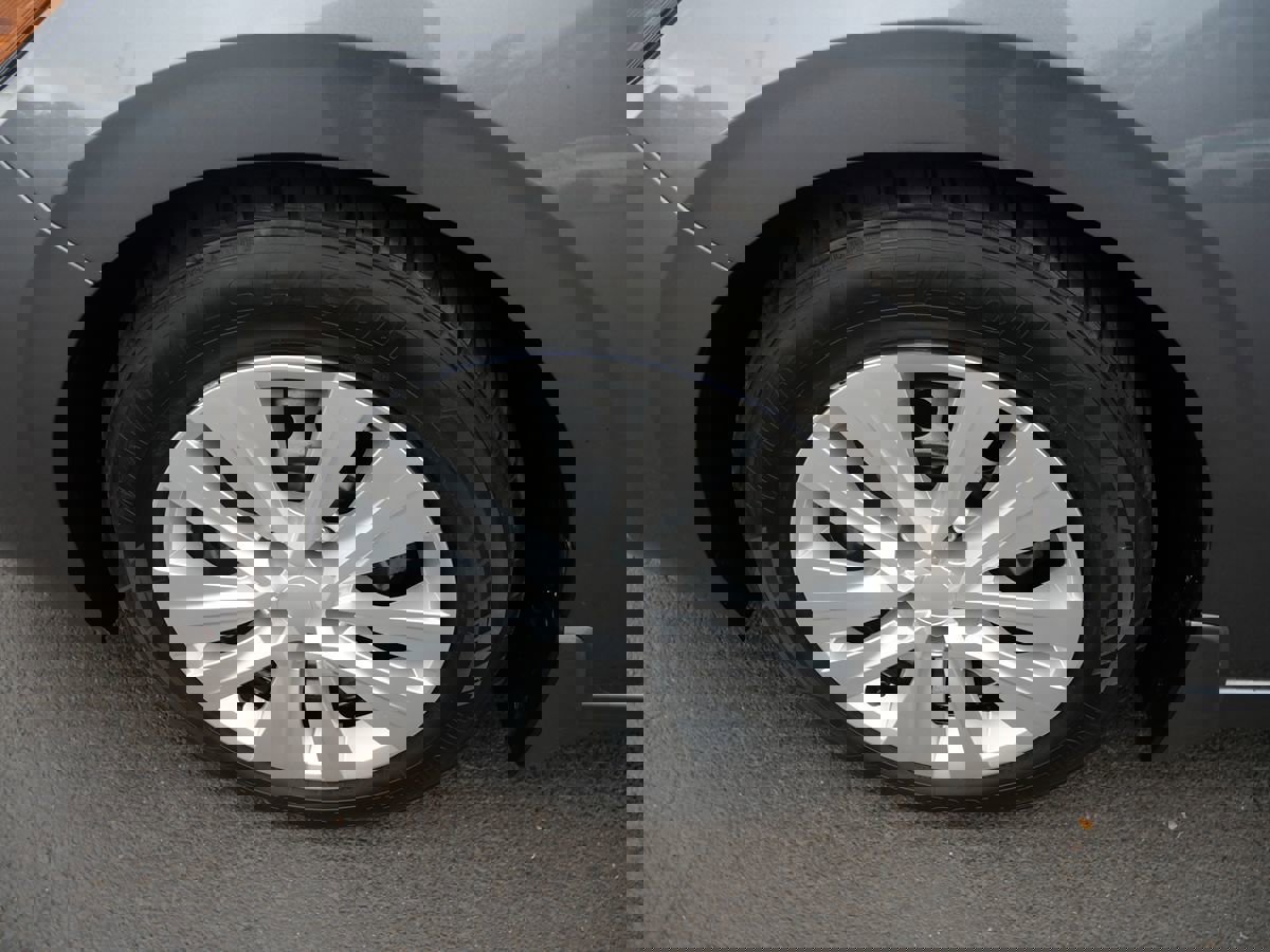 Used 2020 Nissan Sentra S image 32