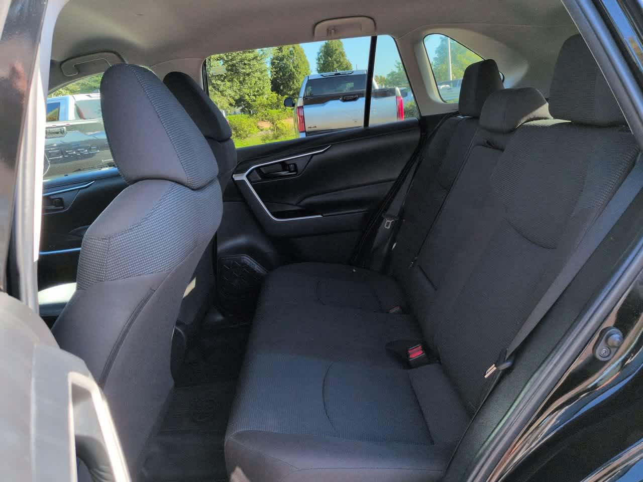 Used 2022 Toyota RAV4 LE FWD image 13